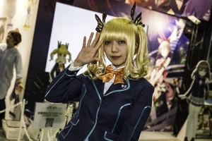 AnimeJapan female blond haired cosplayer