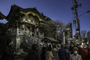 Yushima Tenjin crowded gate